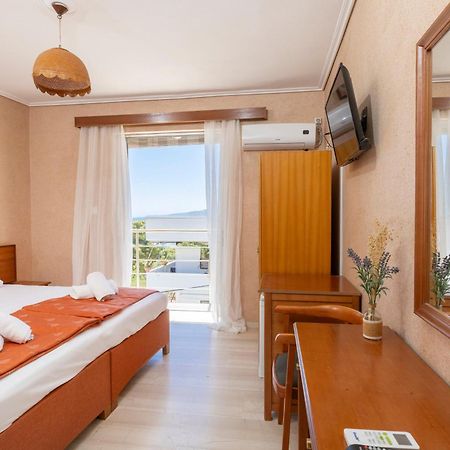 Oelia Rooms & Apartments Agia Marina  Esterno foto