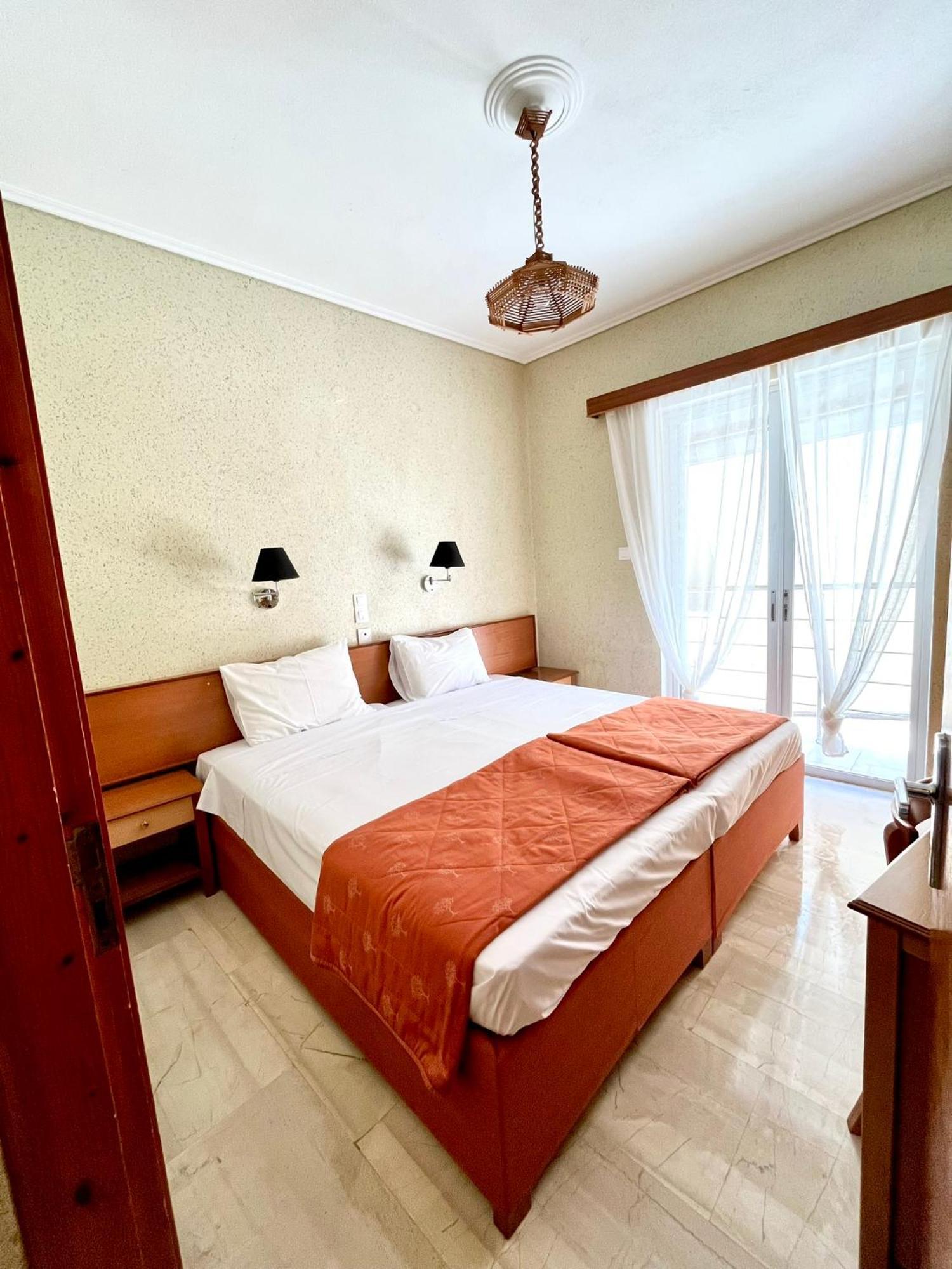 Oelia Rooms & Apartments Agia Marina  Esterno foto
