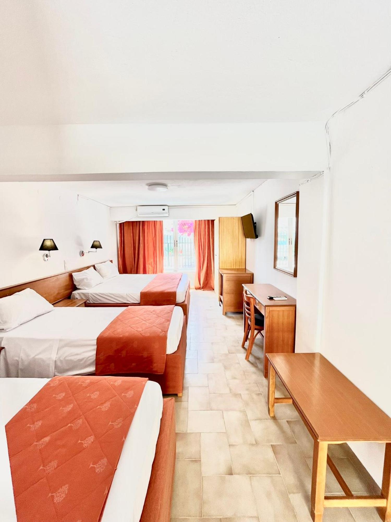 Oelia Rooms & Apartments Agia Marina  Esterno foto