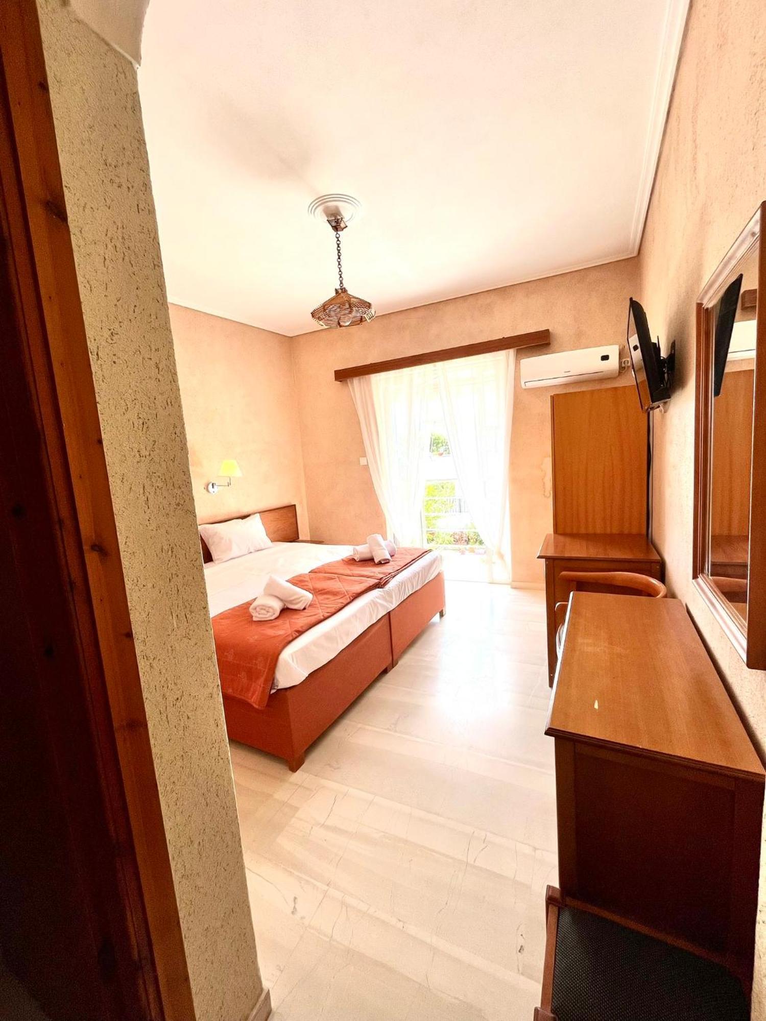 Oelia Rooms & Apartments Agia Marina  Esterno foto