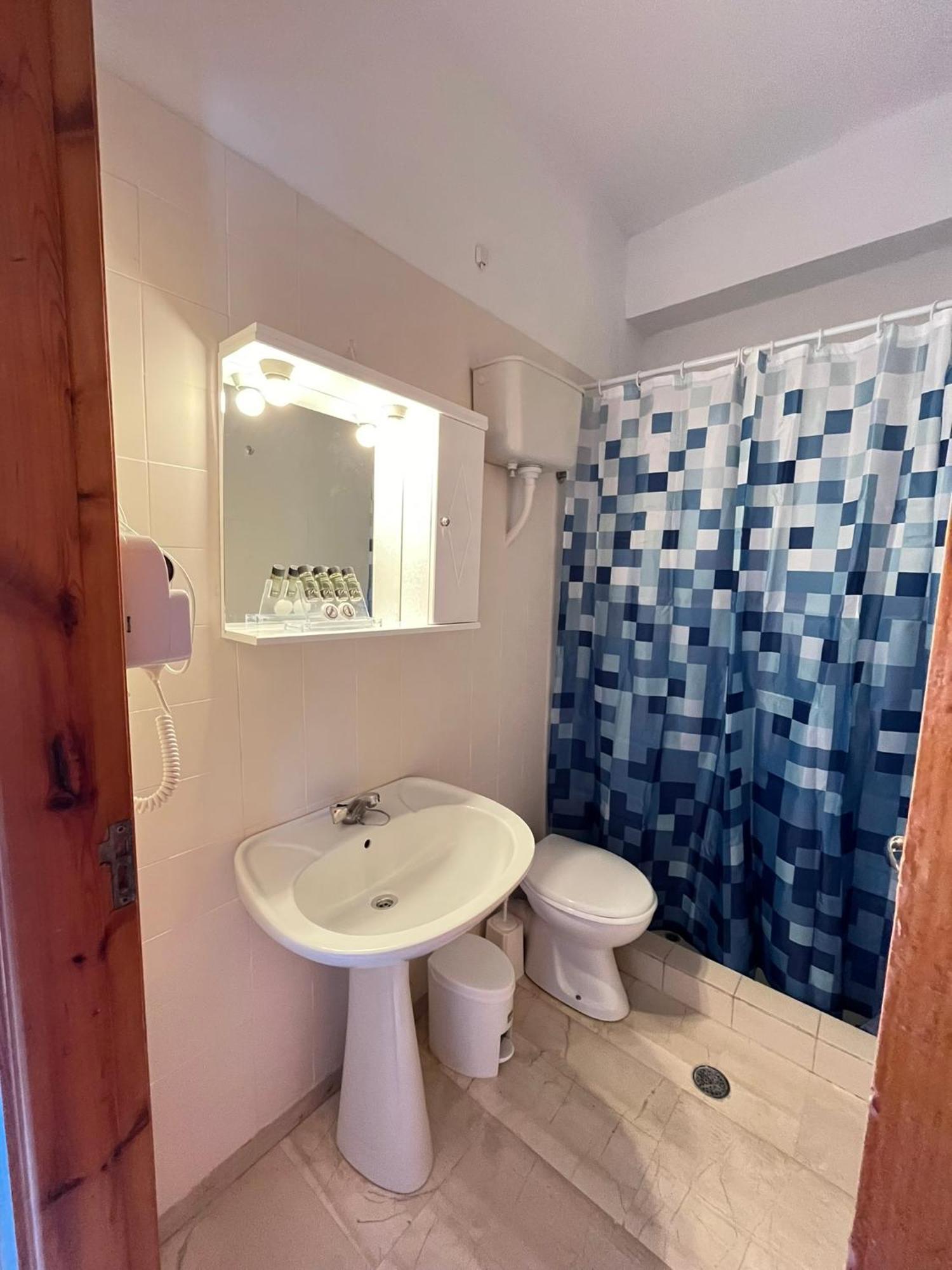 Oelia Rooms & Apartments Agia Marina  Esterno foto