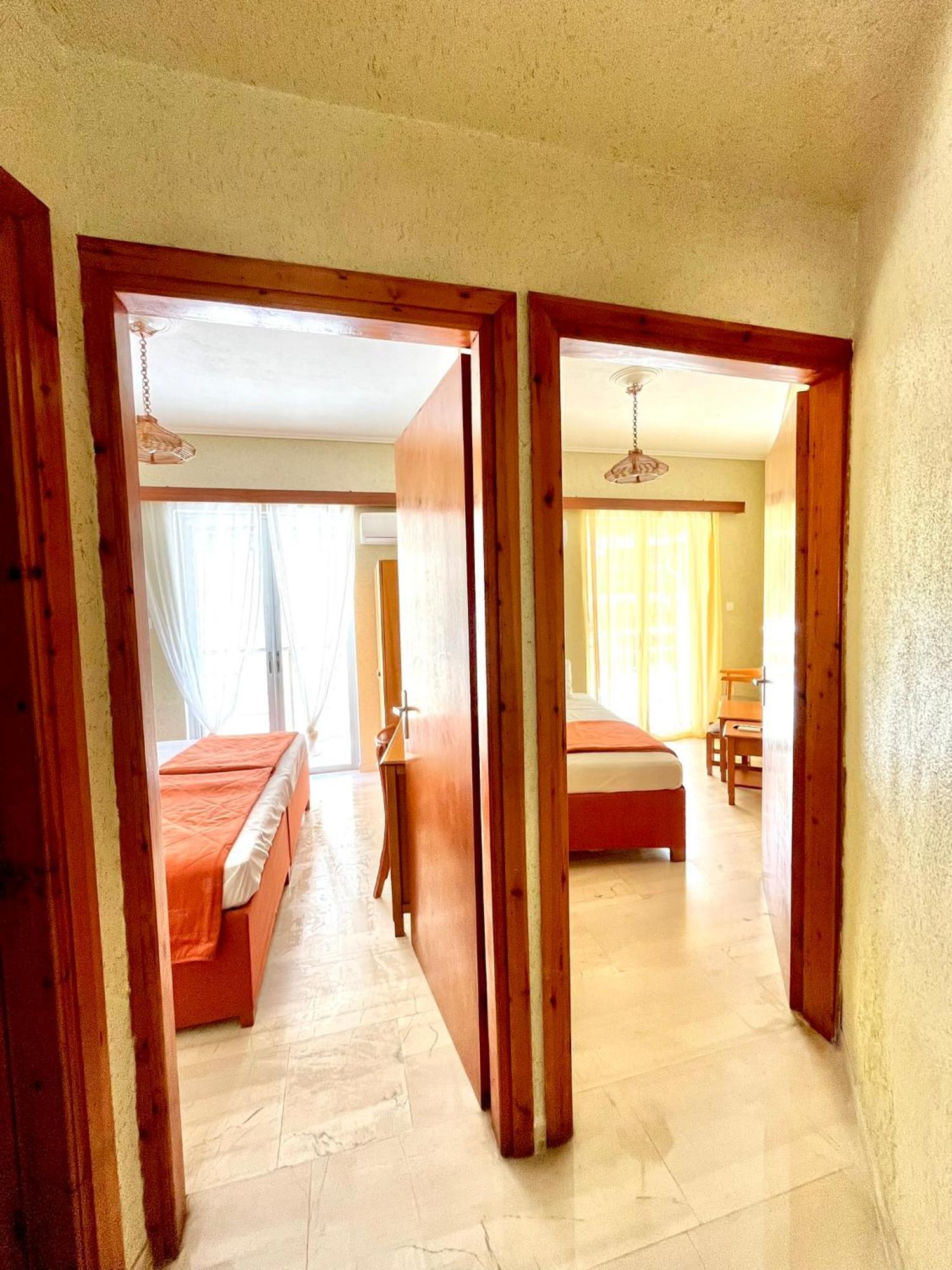 Oelia Rooms & Apartments Agia Marina  Esterno foto
