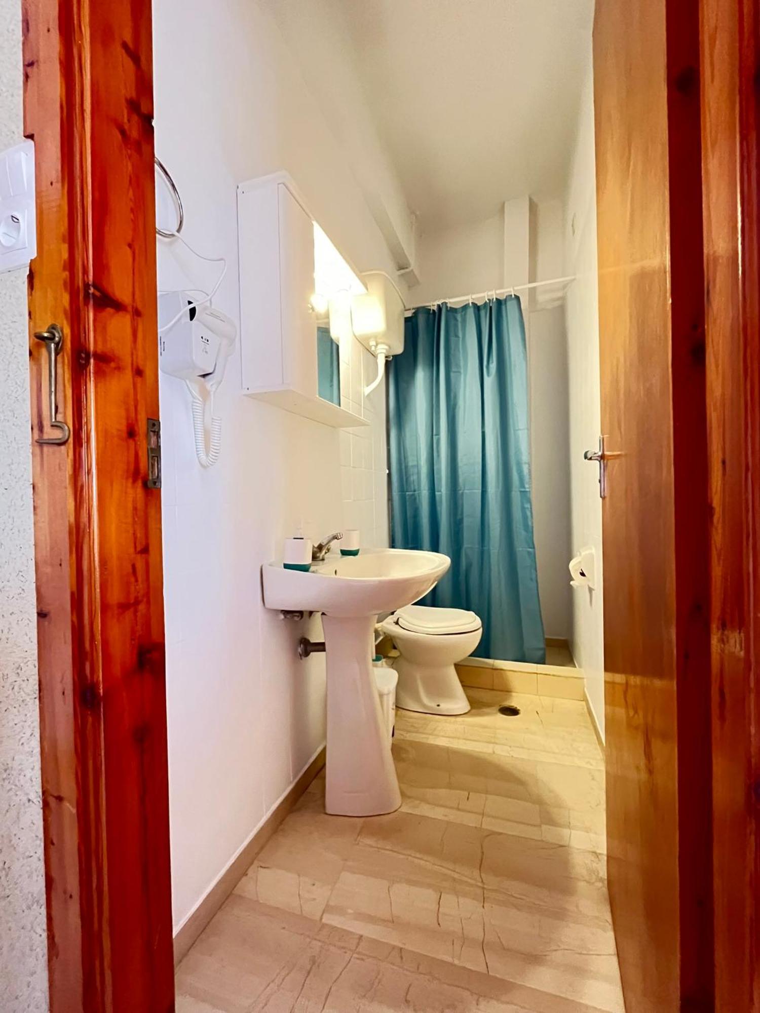 Oelia Rooms & Apartments Agia Marina  Esterno foto