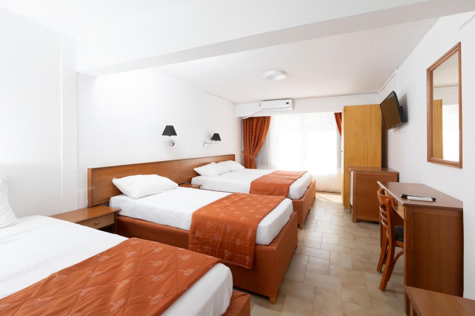 Oelia Rooms & Apartments Agia Marina  Esterno foto