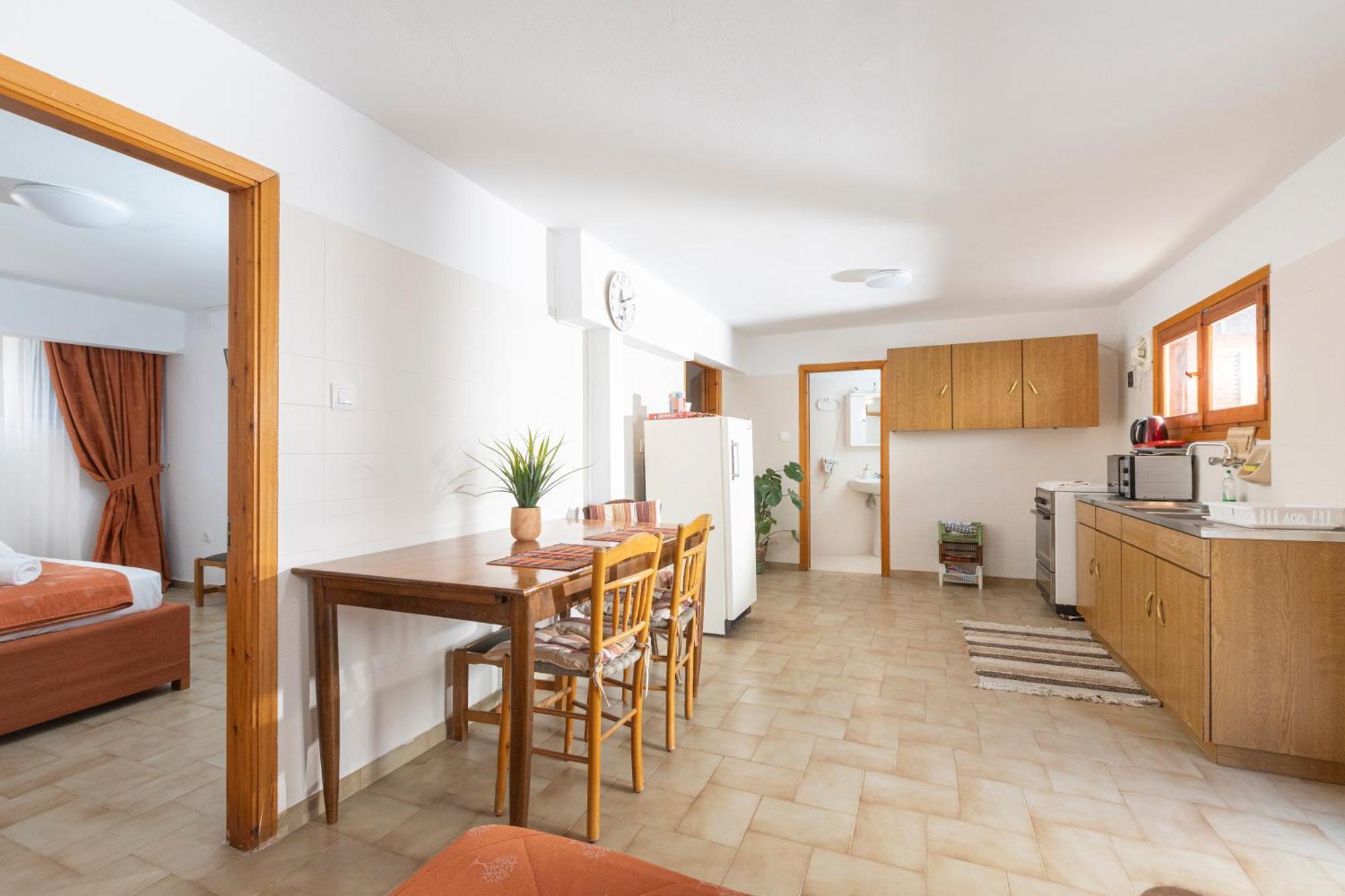 Oelia Rooms & Apartments Agia Marina  Esterno foto