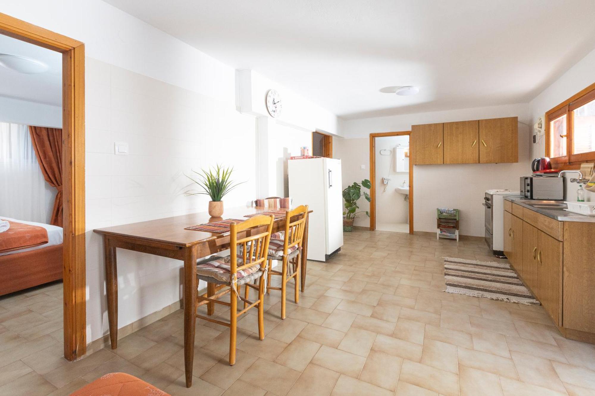 Oelia Rooms & Apartments Agia Marina  Esterno foto