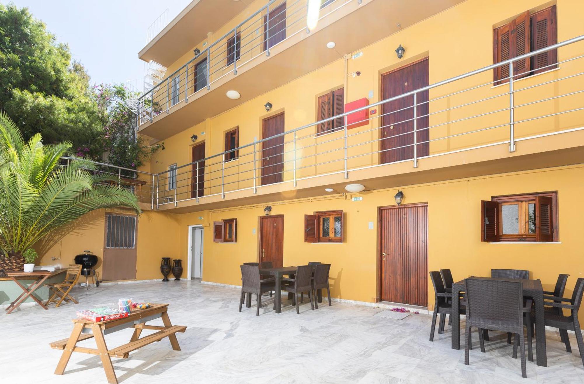 Oelia Rooms & Apartments Agia Marina  Esterno foto
