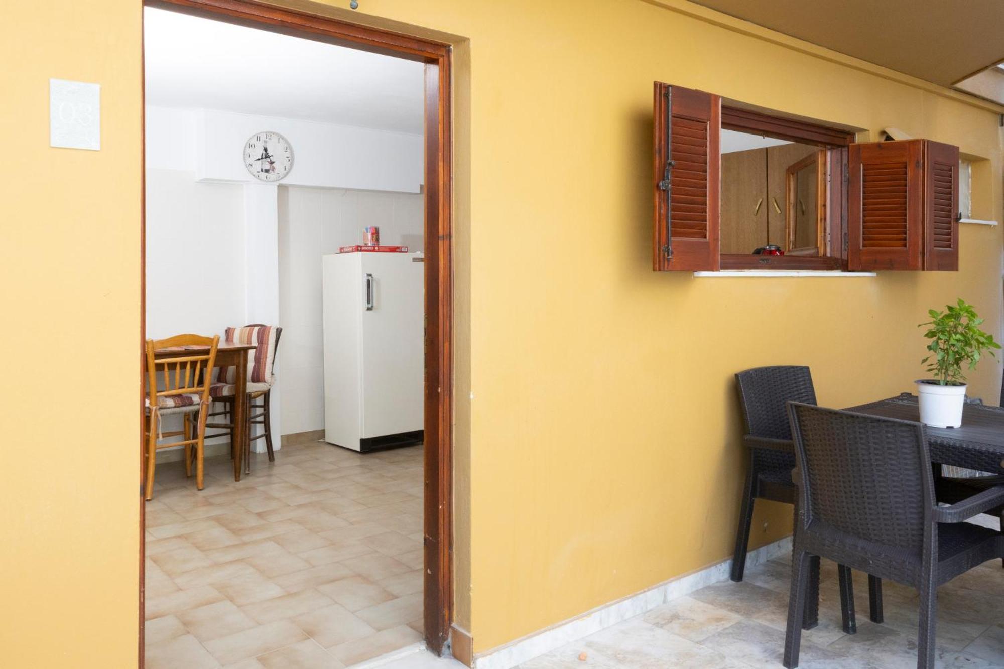 Oelia Rooms & Apartments Agia Marina  Esterno foto