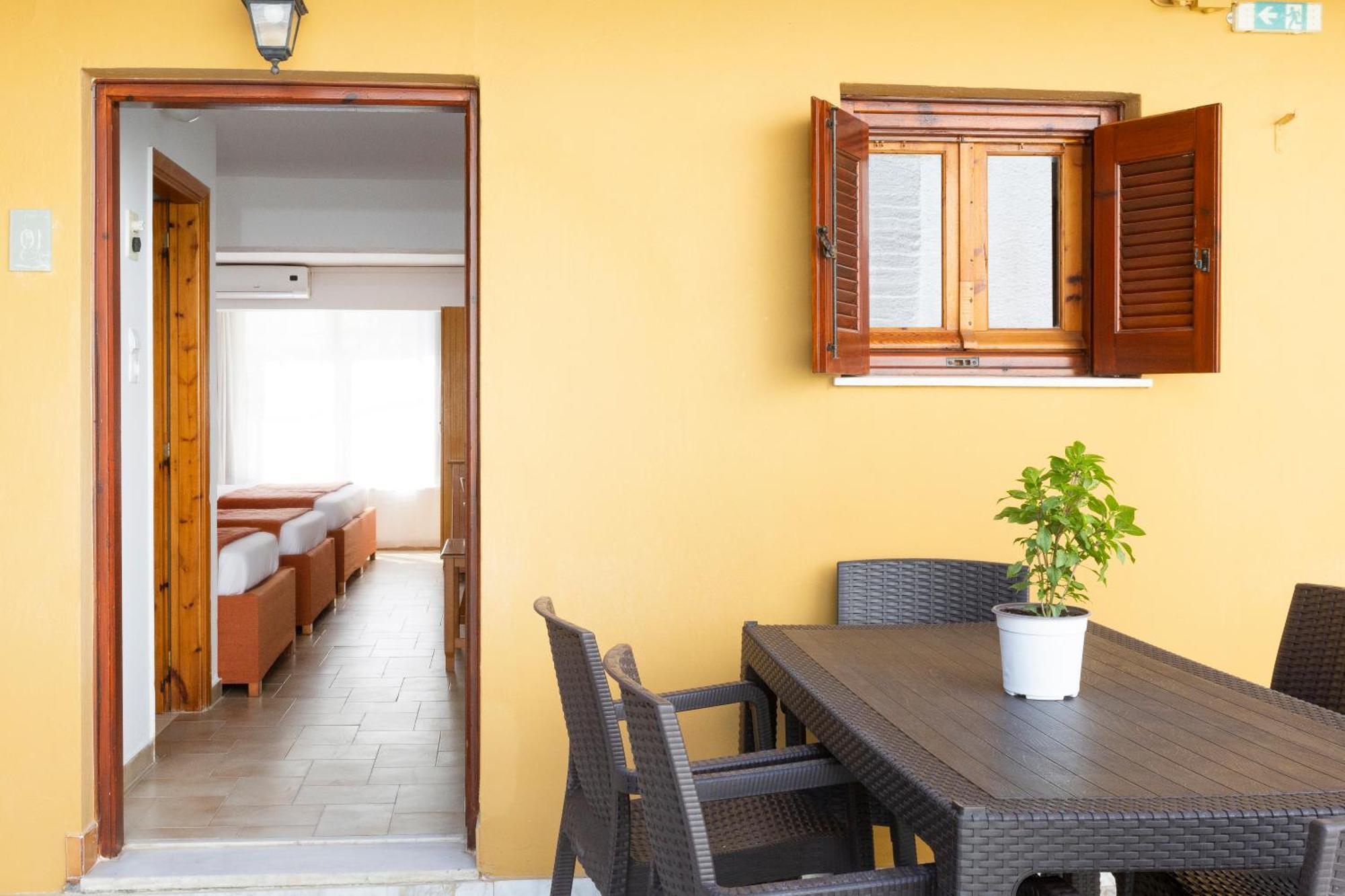 Oelia Rooms & Apartments Agia Marina  Esterno foto