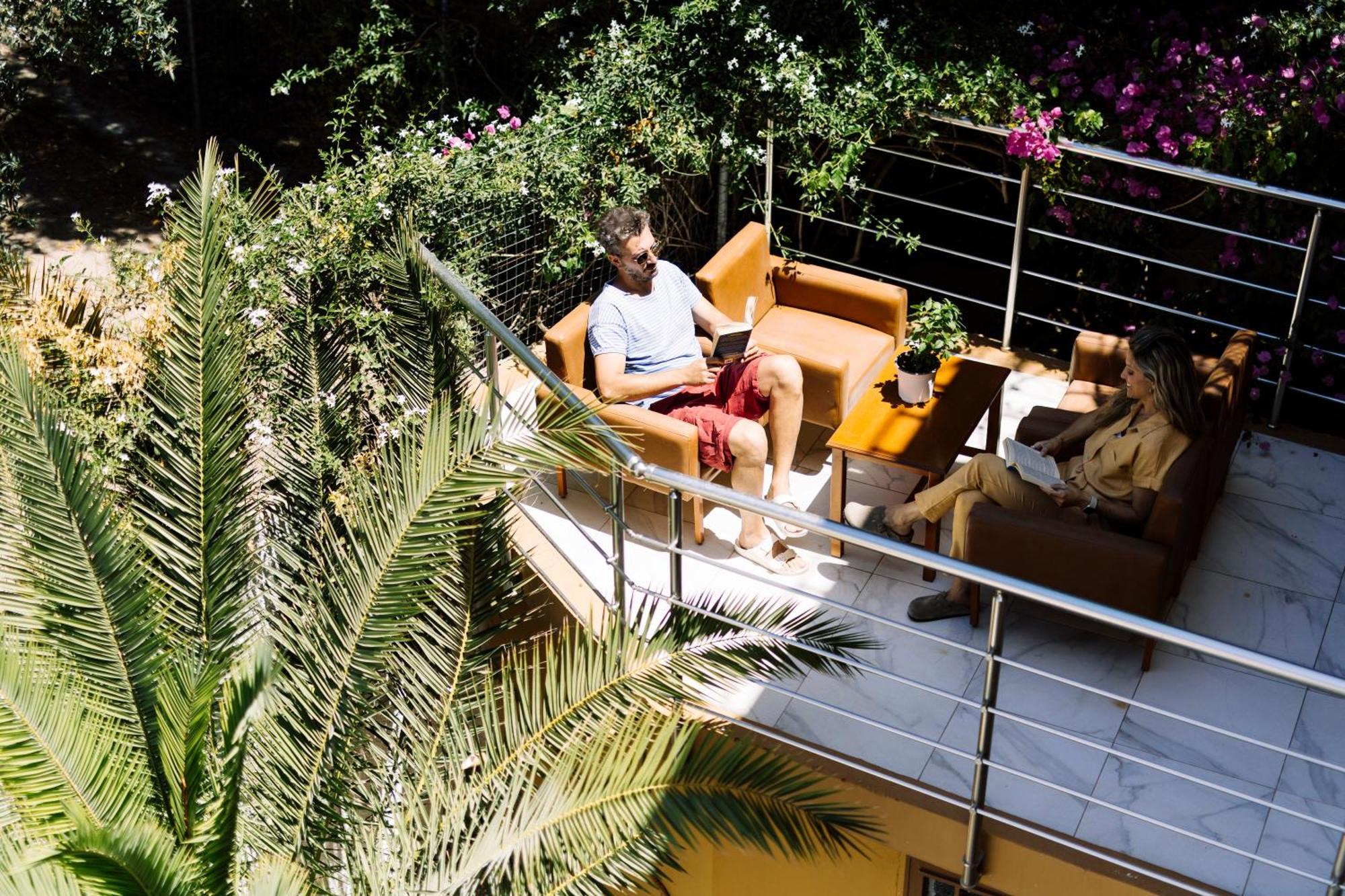 Oelia Rooms & Apartments Agia Marina  Esterno foto
