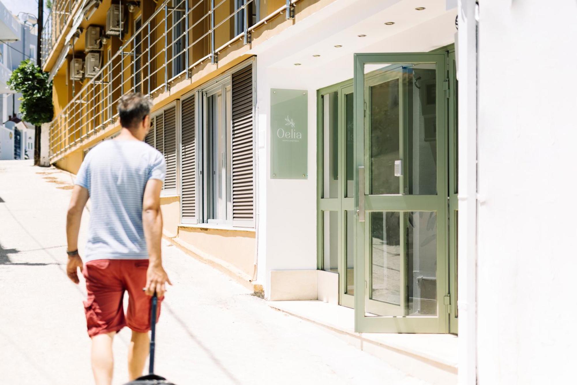 Oelia Rooms & Apartments Agia Marina  Esterno foto