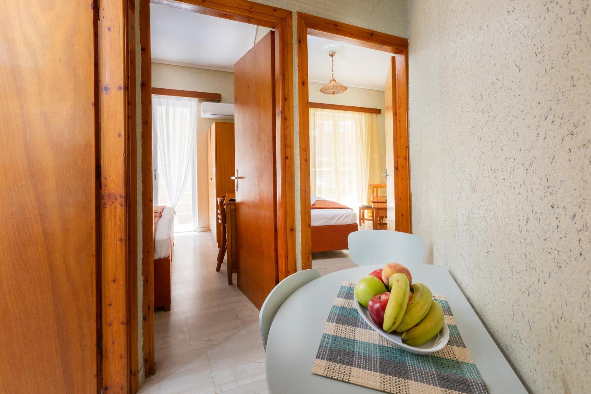 Oelia Rooms & Apartments Agia Marina  Esterno foto